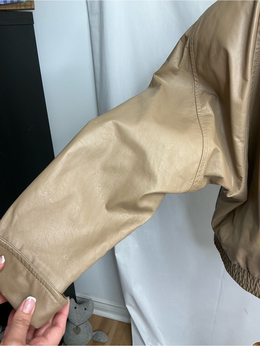 2090 - Danier Taupe Leather Jacket with Rose Lining - Picture 7 of 11